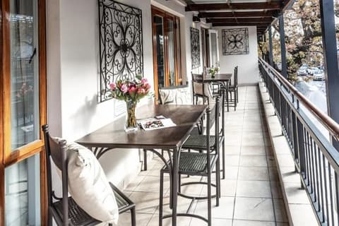 Avemore Jan Cats No 5 - with backup power, Terrace/patio