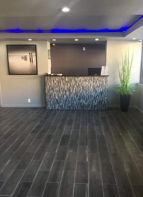 Super Stay Inn, Lobby