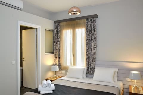 Elia Dorotheou, Room