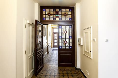 Vinohradský dům, Interior entrance