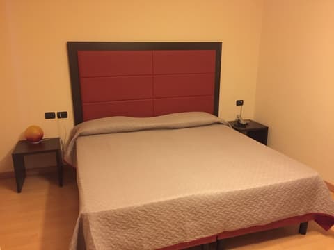 Hotel Motel Galaxy, Room