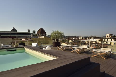 Glance Hotel In Florence, Pool