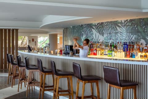 Wish Natal, Bar (on property)