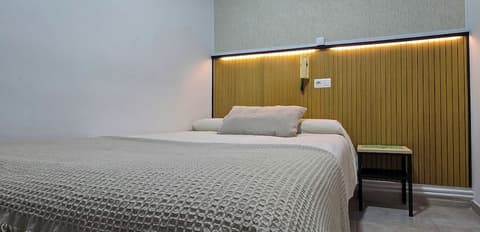 Hostal Ramón y Cajal, Room