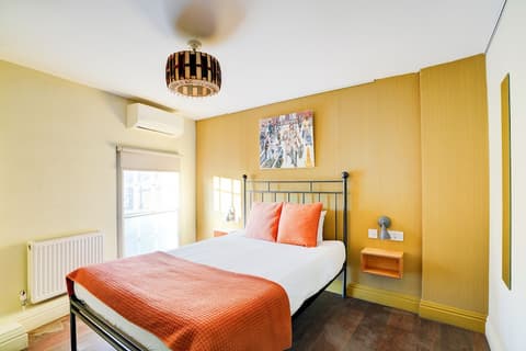 Peckham Room Hotel by Belvilla, Room