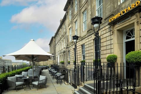 Courtyard by Marriott Edinburgh, Exterior