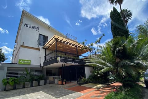 Ayenda 1224 Pixel House, Front of property