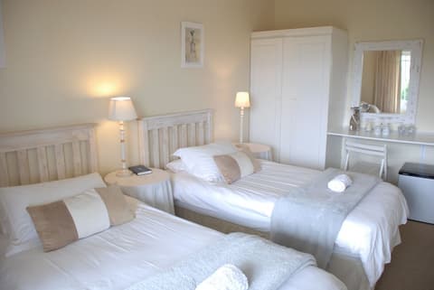 Mandalay Guest House, Room