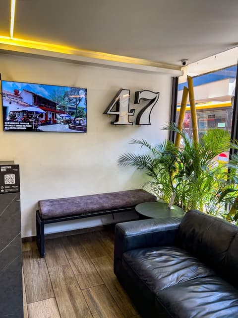 Hotel 47 Medellin Street, Reception