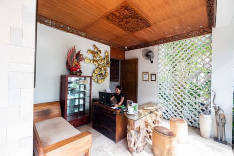 Kakul Villas & Suites, Reception