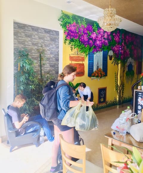 Flora Hotel Hue, Lobby sitting area