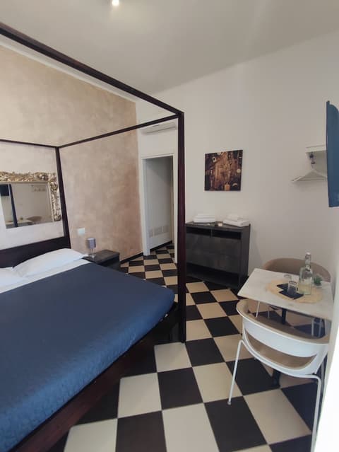 Manì Rooms, Room