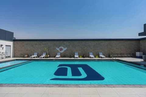 Aloft Riyadh, Pool