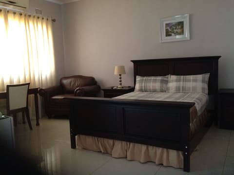 Cypress Executive lodge, Room