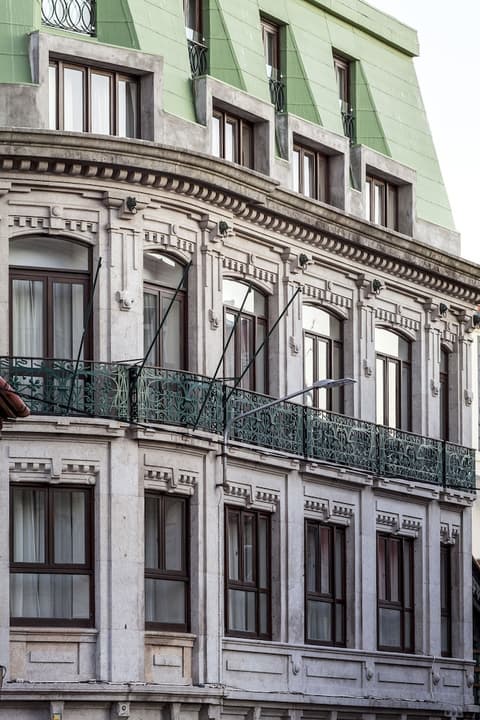 Porto Old Town, Front of property