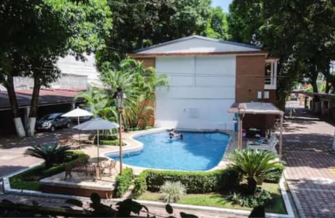 Hotel El Rancho, Pool