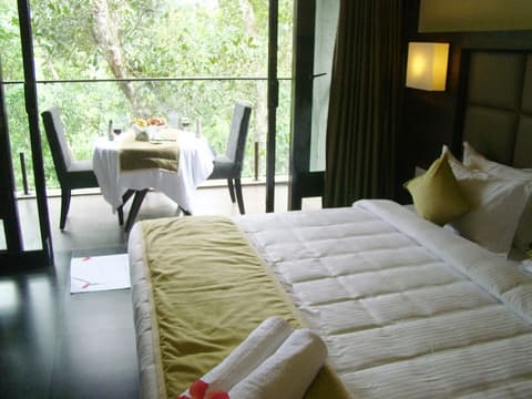 The Mountain Courtyard Thekady, Room