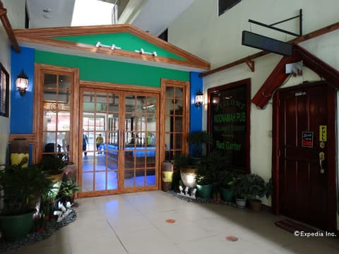 Time Traveller's Hotel, Property grounds