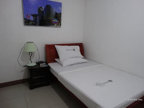 Time Traveller's Hotel, Room