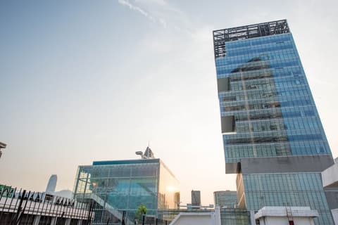 V Inn, Front of property