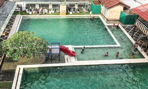 Grand Madani Hotel, Pool