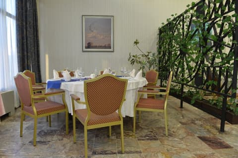 Hotel Bellevue, Food court