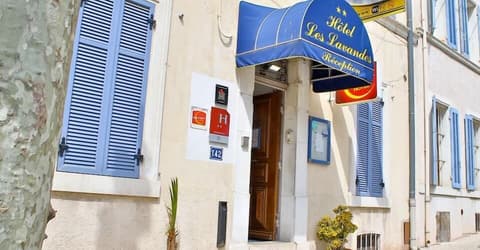 Hotel les Lavandes, Front of property