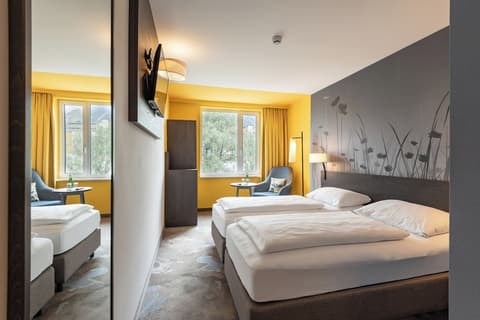 Hwest Hotel Hall, Room