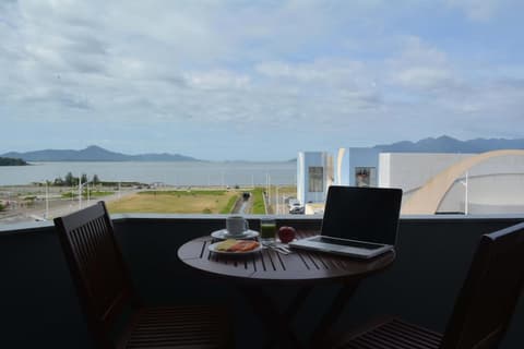 Hotel Kennedy, Balcony