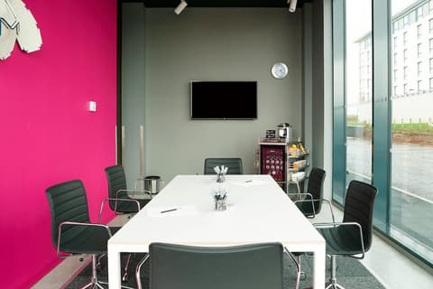 Moxy Aberdeen Airport, Meeting facility
