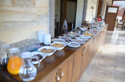 Yusuf Bey House, Buffet
