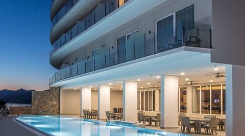 Royal Blue Hotel, Outdoor pool