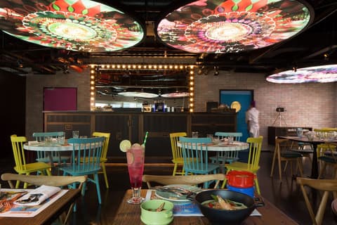 Naumi Hotel Dubai, Dining