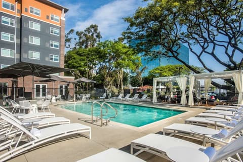 Cambria Hotel LAX, Pool