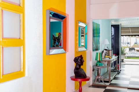 Modern Hotel Aruba, Interior entrance