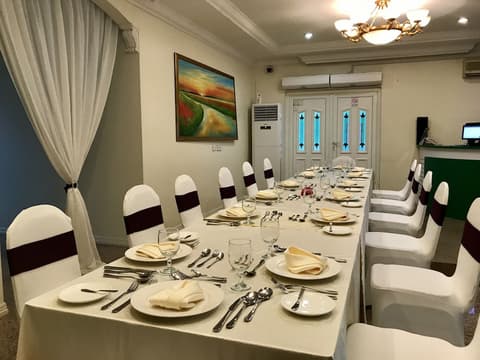 Pine Garden Hotel, Restaurant