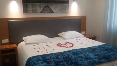 Whales Bay Hotel, Room