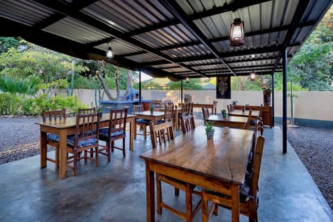 Kamunjila Lodge, Restaurant