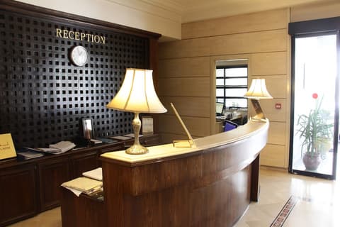 Hôtel Le Consul, Reception