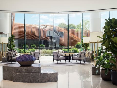 Kerry Hotel Hong Kong by Shangri-la, Interior detail