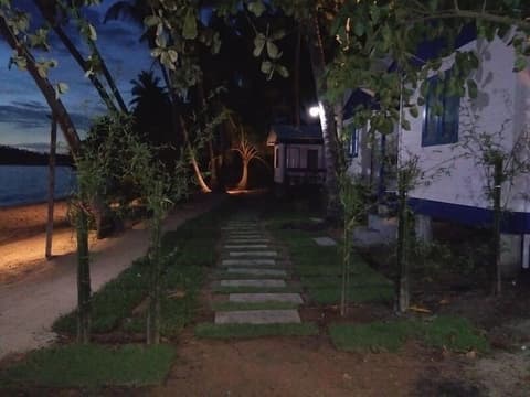 I Talay Beach Bar & Cottage Taling Ngam, Property grounds