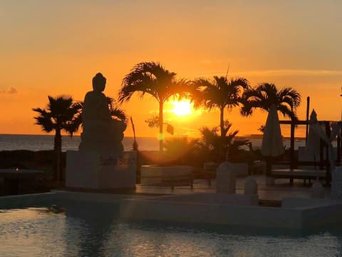 Hotel LIVVO Budha Beach, Pool