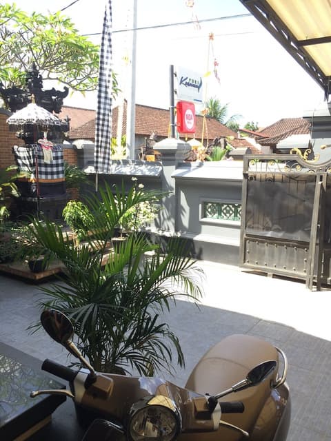 Puri Kusuma Guest House, Property grounds