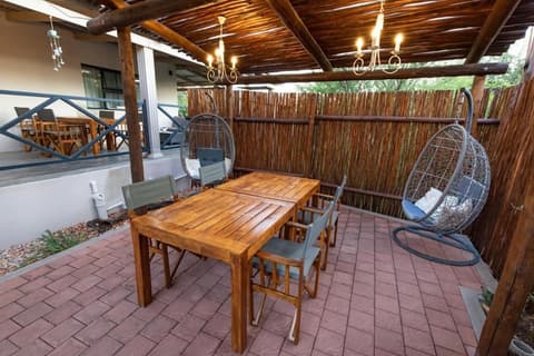 The Belgium Inn, Balcony