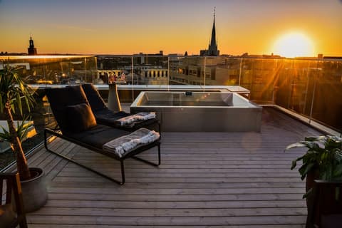 At Six, Terrace/patio