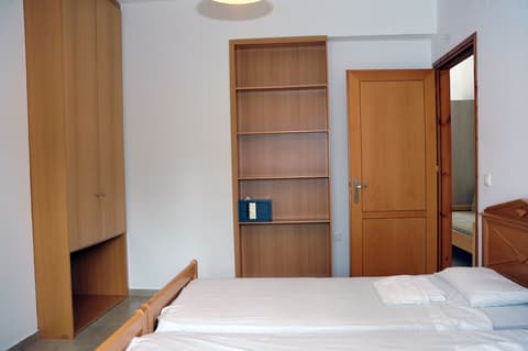 Evilion Hotel, Room
