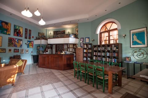 Ammon Garden Hotel, Reception