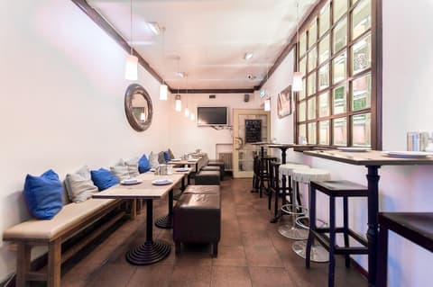 Smart Stay Hotel Station, Dining