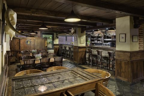 Hotel OYA, Food court