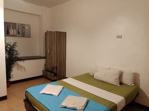 MB's Garden Inn, Room